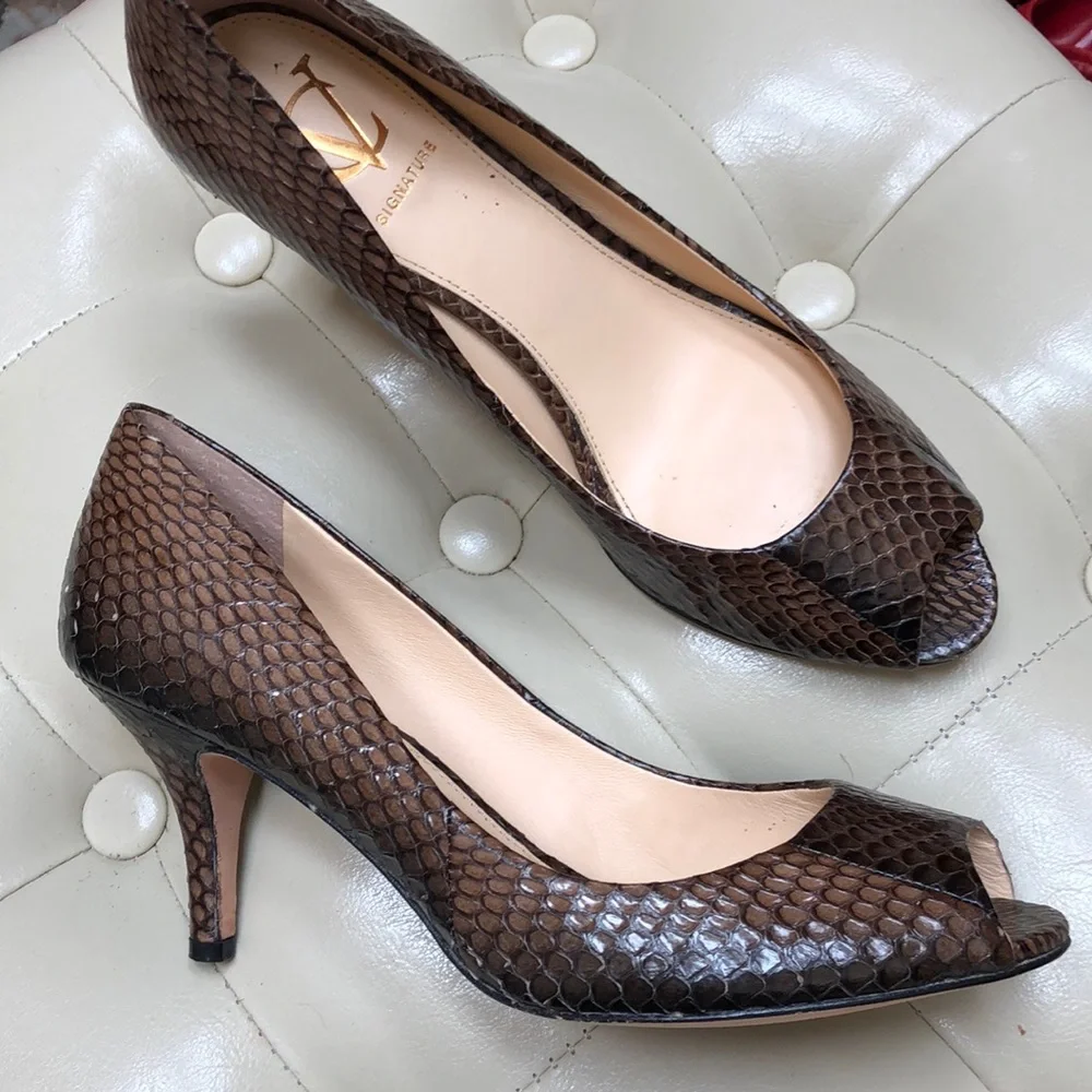Vince Camuto all leather pump heel shoe, size 7.5 - Picture 1 of 11